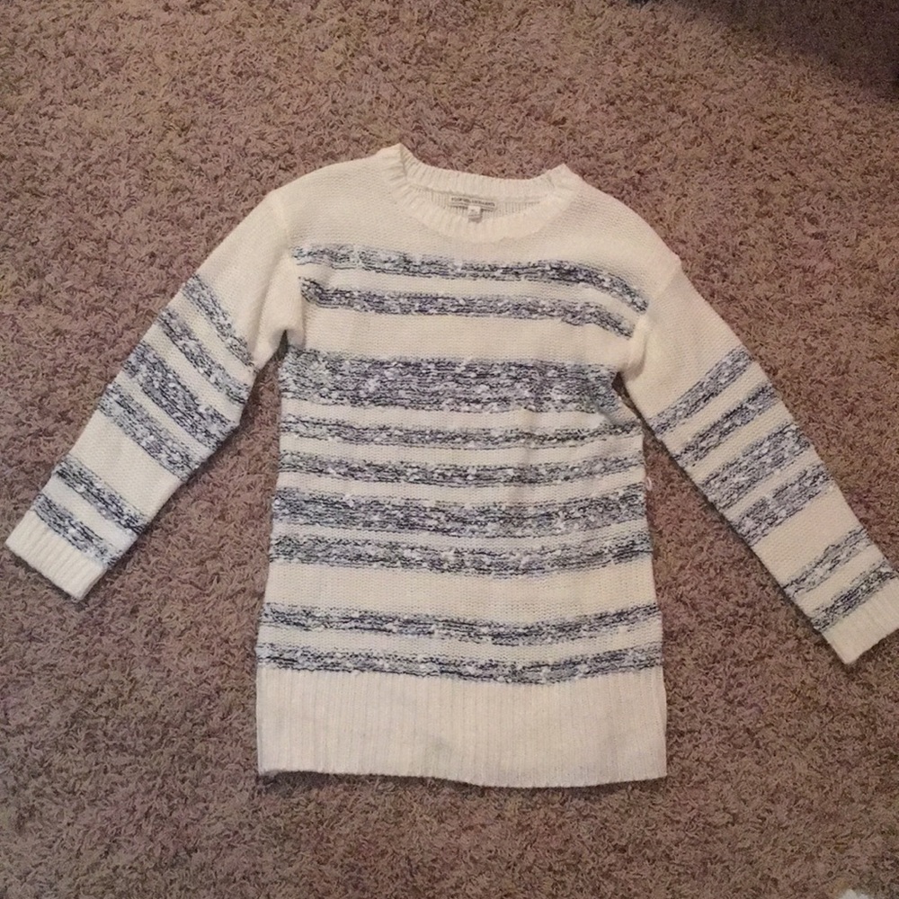 NWOT Long black and white sweater !!